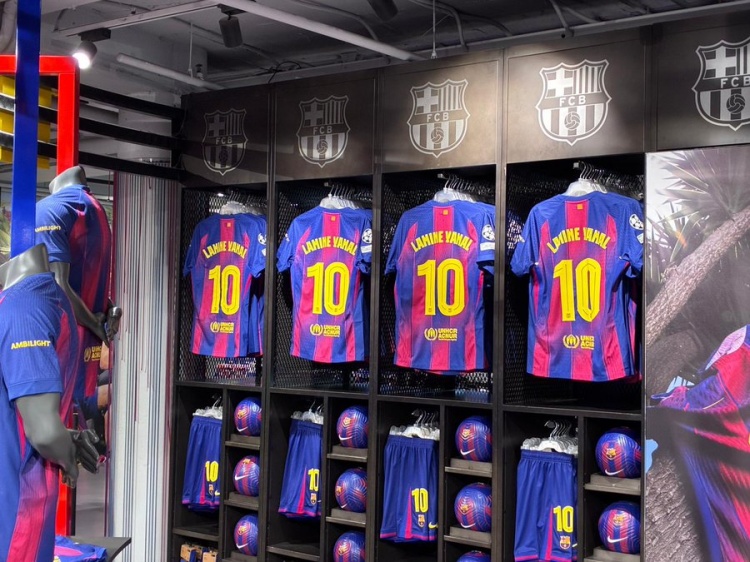 kaiyun-🔥火热发售！亚马尔的10号球衣已经在巴萨线下商城上架