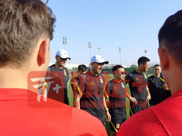兴奋+求战欲强  U23国足阿联酋首练主动“加课”